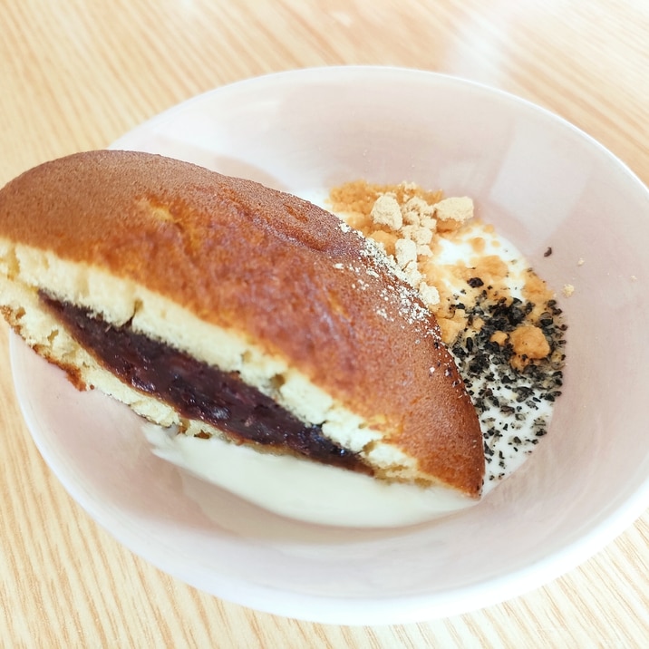 どら焼きときな粉と黒すりごまのヨーグルト